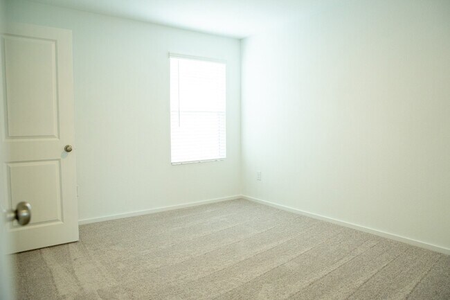 Building Photo - 26255 Arrowleaf Dr