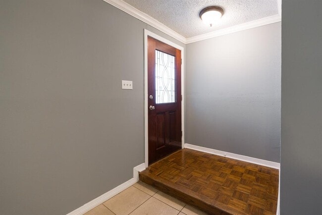 Building Photo - 5812 Community Dr