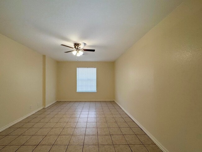 Building Photo - 304 Anthony Ln