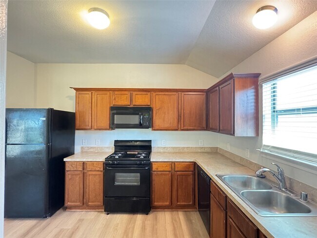 Building Photo - 7906 Emerald Oak Dr