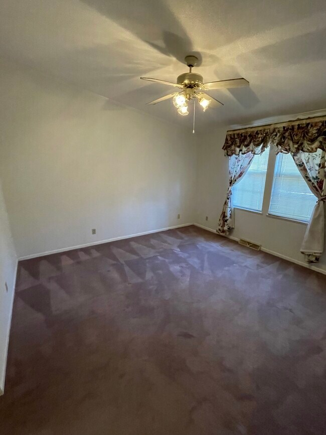 Building Photo - 2039 Vista Rd