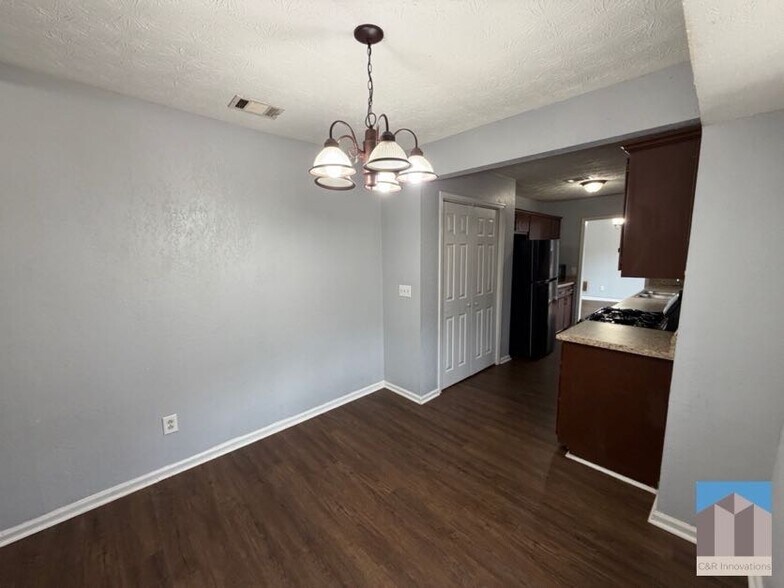 Building Photo - 804 Emerald Forest Cir