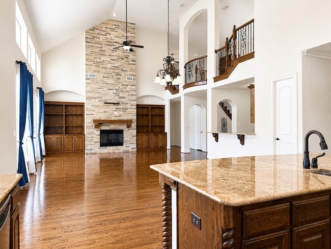 Building Photo - 7304 Meadow Glen Dr