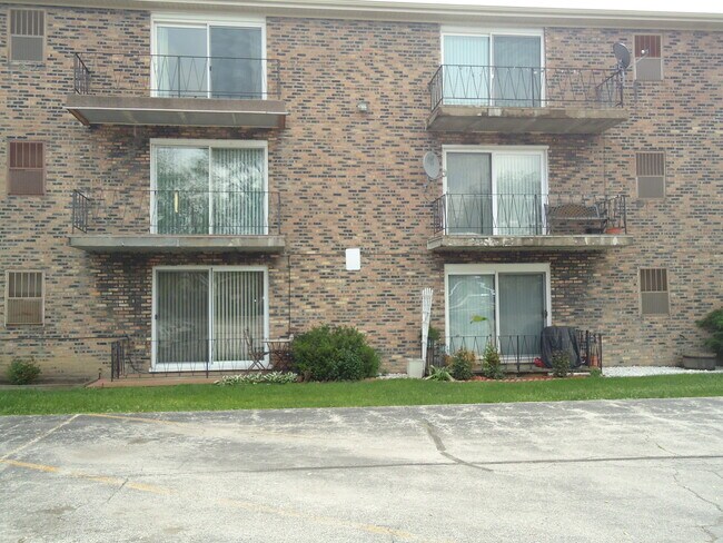 Primary Photo - 5854 W 76th Pl