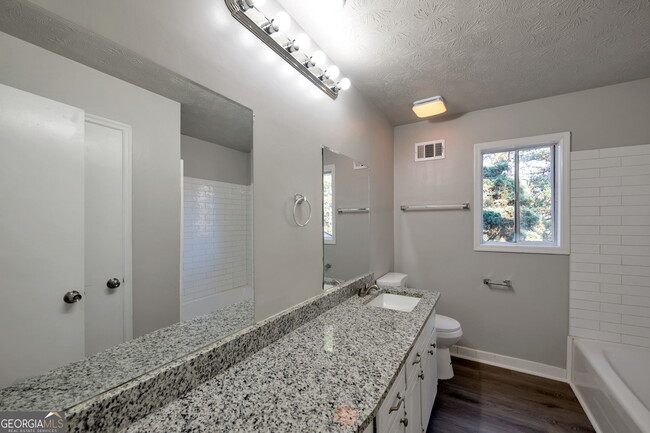 Building Photo - 1870 Sandgate Cir SW