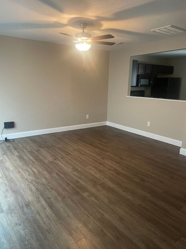 Building Photo - Knoxville 37918 - 2 bedroom, 2.5 bath town...