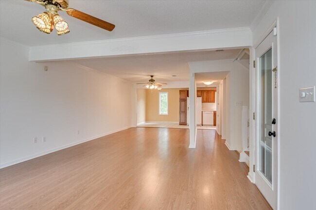 Building Photo - 106 Riverbend Dr