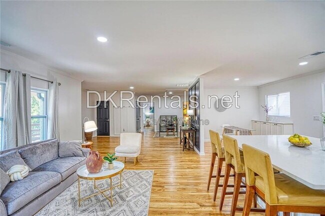 Building Photo - 2230 Beecher Cir SW
