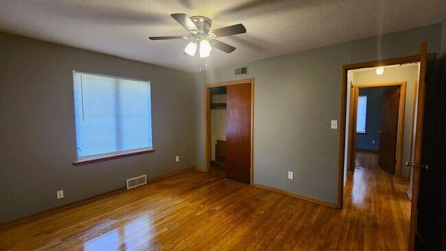 Building Photo - Darling 3 Bed 1.5 Bath 1 Car Garage in the Country Estates Addn Midwest City