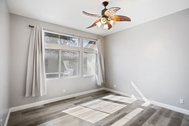 Building Photo - Beautiful One Story 2 Bedroom Townhome With 2 Car Attached Garage