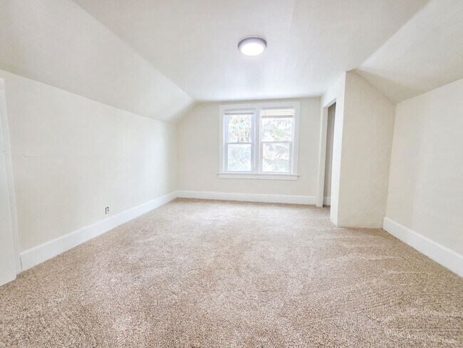 Building Photo - 1020-1022 Smith St