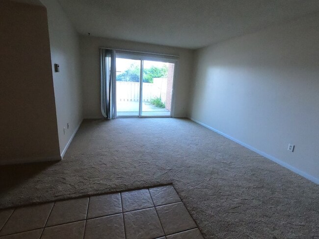 Building Photo - Gunbarrel Great 2 bed/2 bath Ground Floor Condo