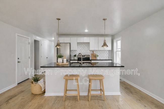 Building Photo - 711 NW 30th St