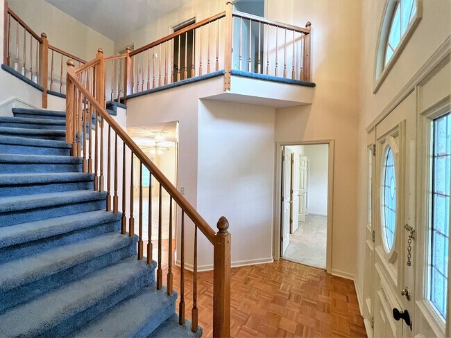 Building Photo - GREAT FARRAGUT LOCATION WITH INVITING FRONT PORCH CHARM!!!