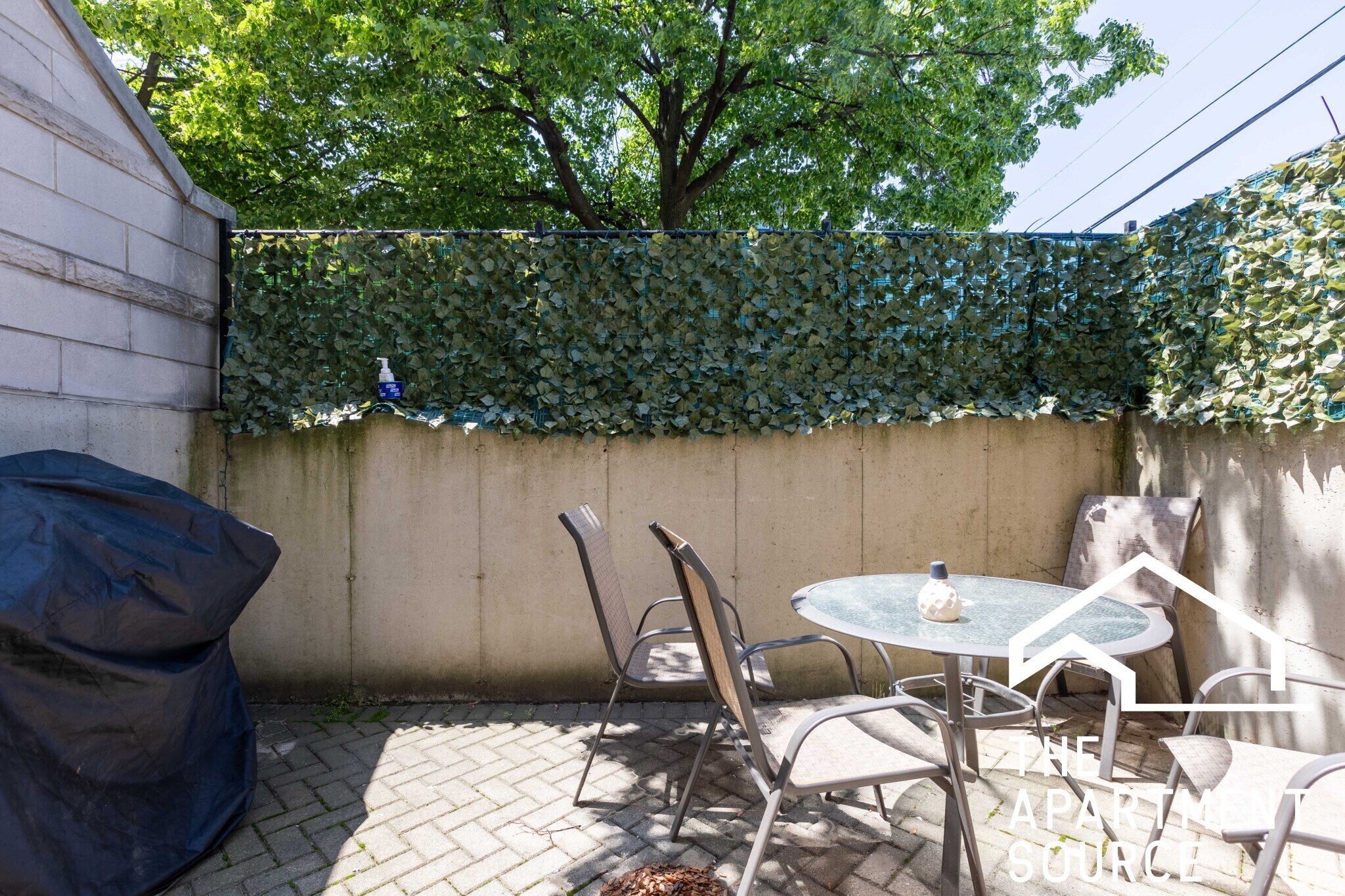 Building Photo - 2743 N Southport Ave