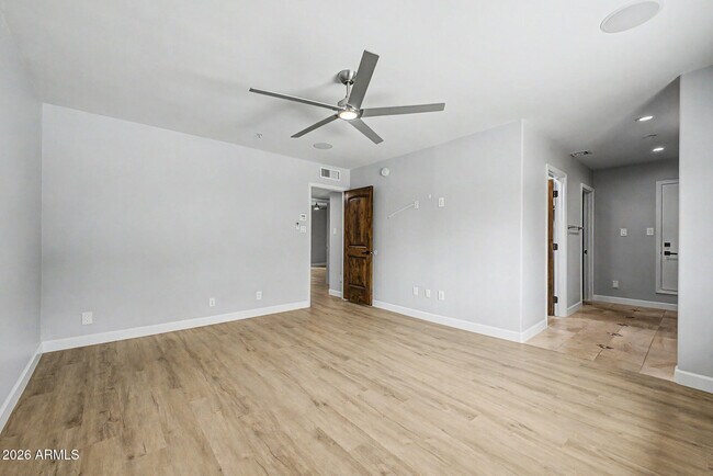 Building Photo - 2311 E Colter St