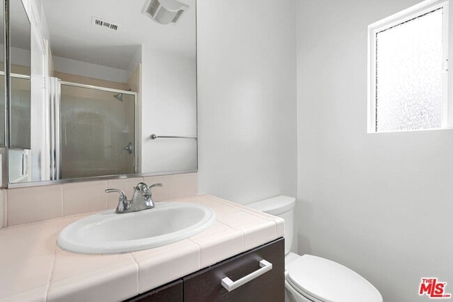 Building Photo - 6531 S Seabluff Dr