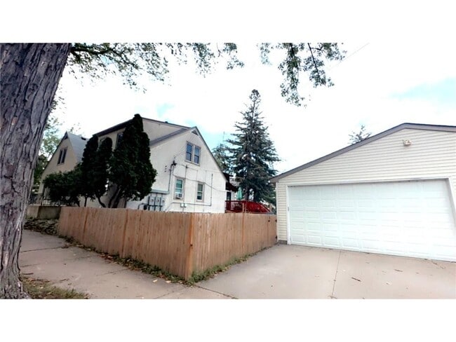 Building Photo - 2804 E 44th St