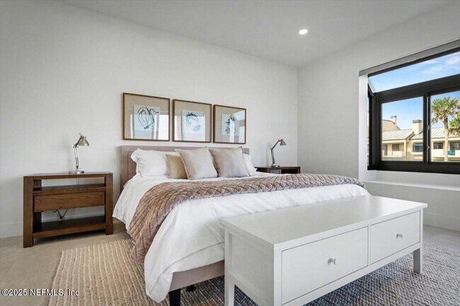 Building Photo - 739 Spinnakers Reach Dr