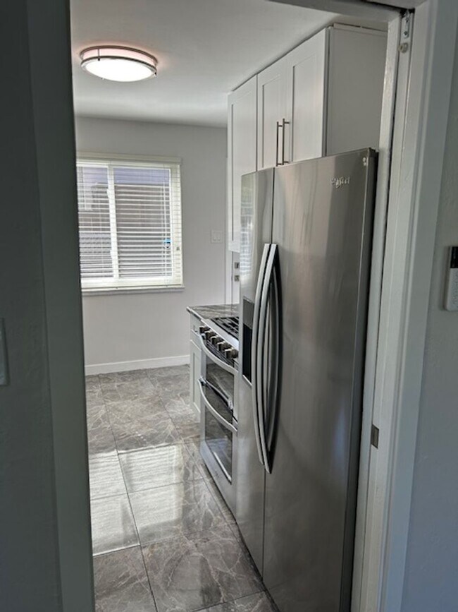 Building Photo - Newly Remodeled Duplex