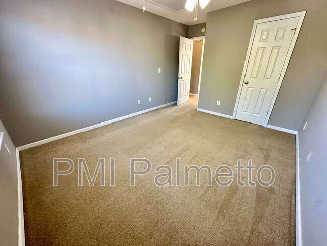 Building Photo - 303 Buckthorne Dr