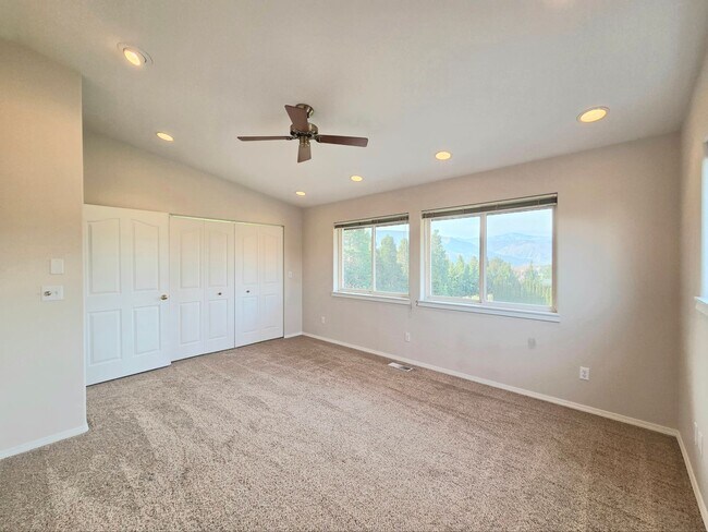 Building Photo - Grandiose Home on 1 Acre -- in East Wenatchee for Rent!! **5 Bed, 3 Bath**