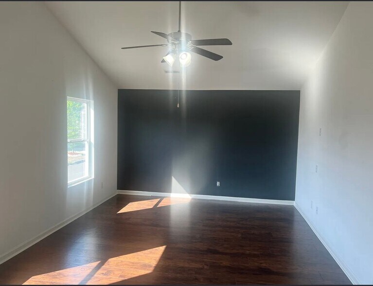 Building Photo - 4599 Woodford Cir