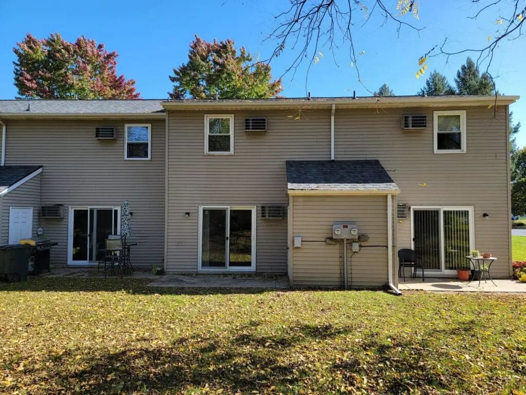 Building Photo - 694 S Cedar St