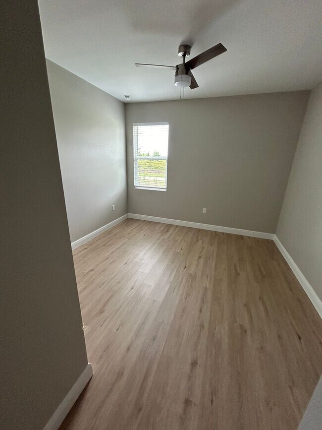 Building Photo - Duplex Unit For Rent In Port Charlotte