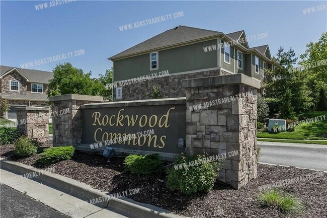 Building Photo - Like New Blue Valley Townhome-Available in JUNE!!