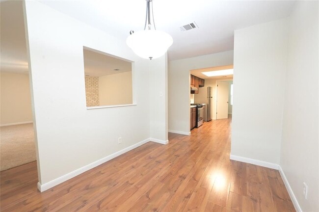 Building Photo - 107 Cloudview Dr