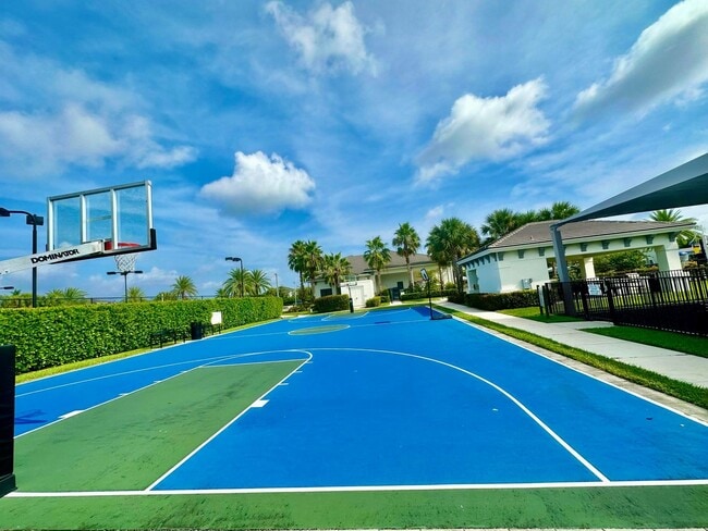 Building Photo - 15377 Green River Ct