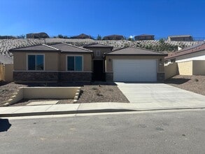 Building Photo - 4-Bedroom Spacious Home
