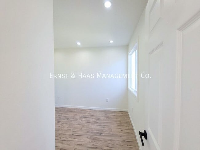 Building Photo - 200 N Acacia Ave