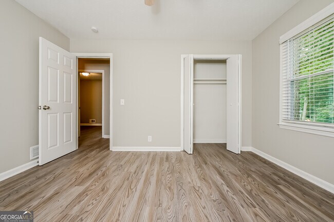 Building Photo - 188 Bridgewood Dr SE