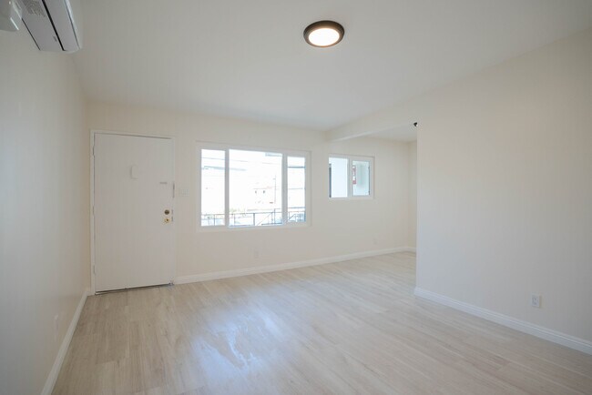 Building Photo - 825 W 167th St