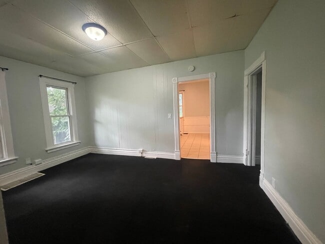 Building Photo - Charming Two-Bedroom Home Awaits!