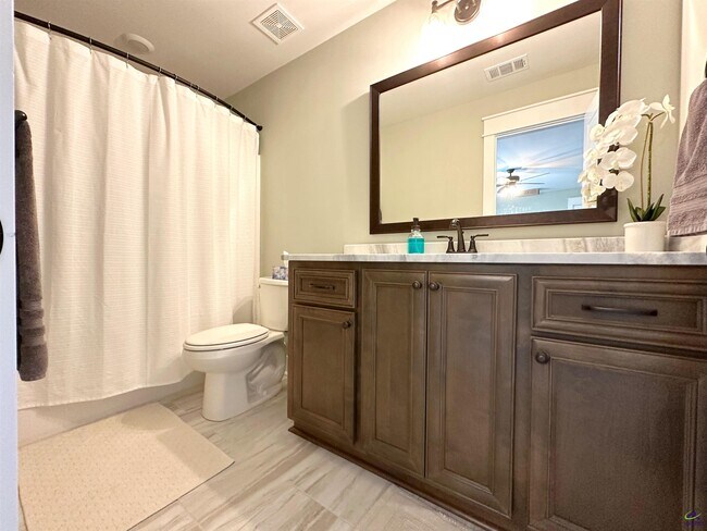 Building Photo - 410 Stonegate Trail