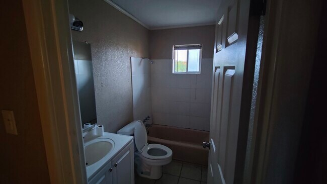 Building Photo - 1724 Laurie St