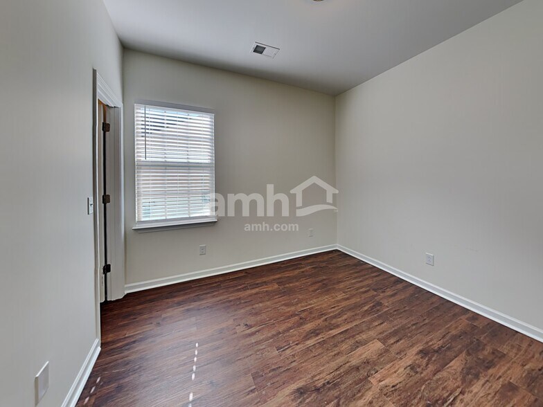 Building Photo - 153 Caledonia Dr