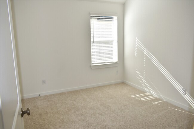 Building Photo - 21911 Tawny Butterfly Dr