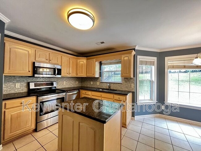 Building Photo - 5775 Crooked Creek Dr