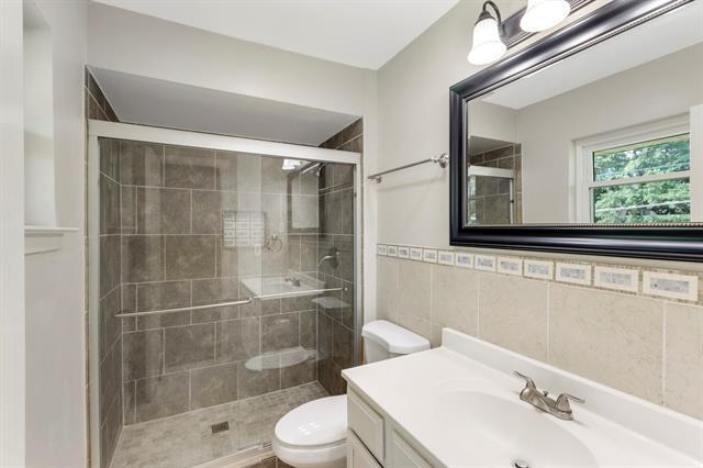 Building Photo - 821 Wisteria Way