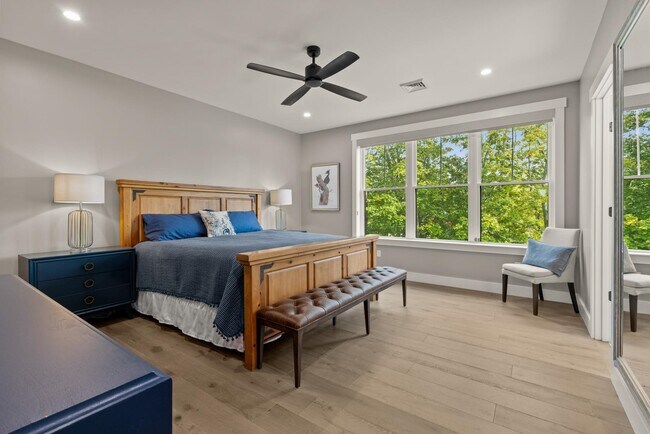 Building Photo - 28 Little Bay Dr