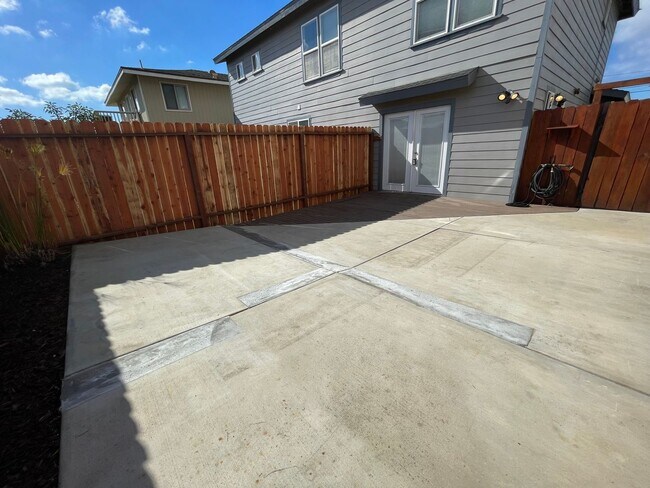 Building Photo - 322 Arcade Dr