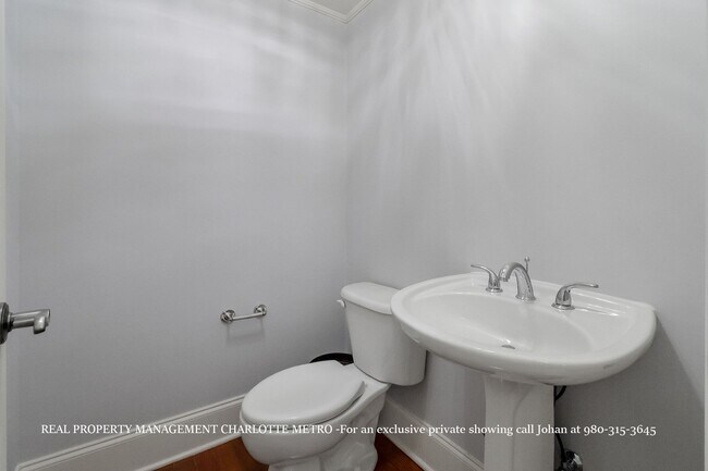 Building Photo - 529 Queens Rd