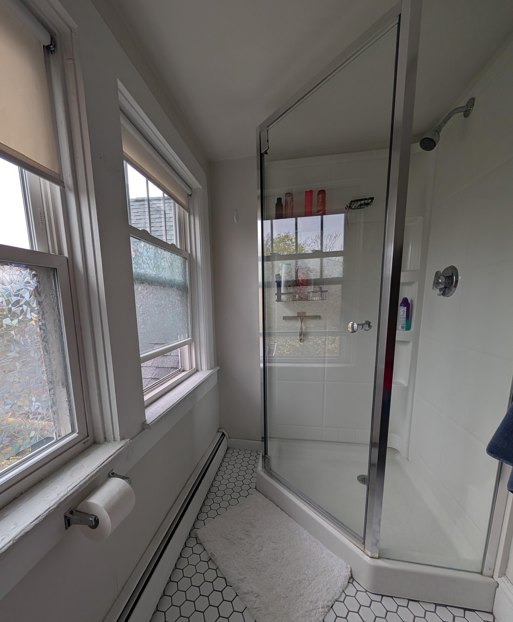 Shower - 42 Hidden St