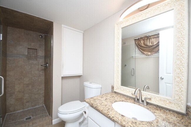 Building Photo - 9809 Richmond Ave.