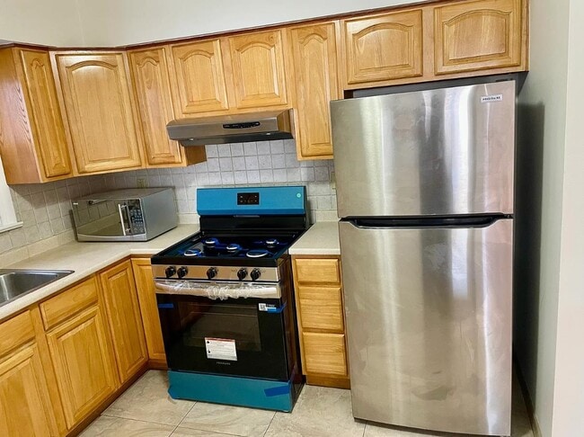 Building Photo - 203 Zabriskie St