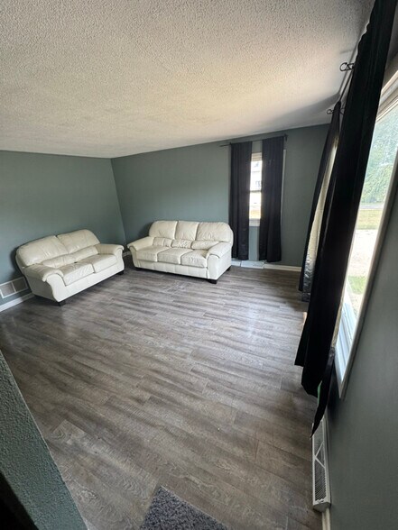 Building Photo - 1 Pequot St